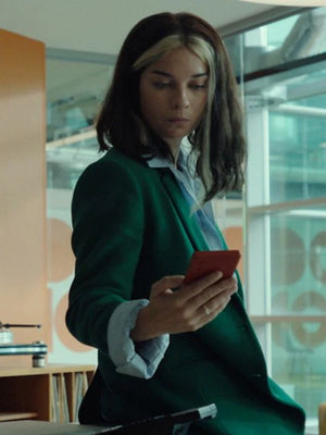 Annie Murphy Black Mirror S06 Green Blazer