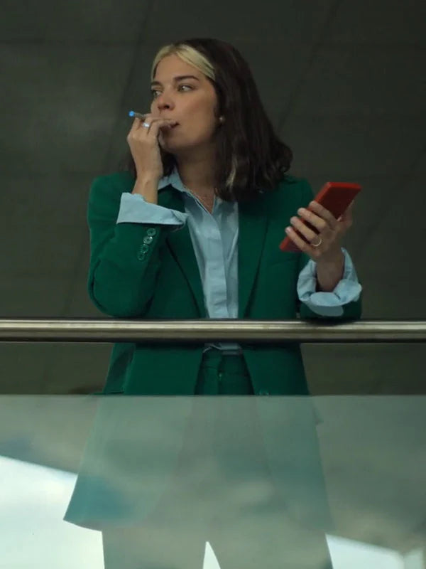 Annie Murphy Black Mirror S06 Green Blazer
