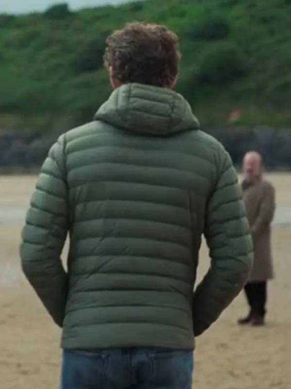 Night Manager S02 Tom Hiddleston quilted puffer jacket look